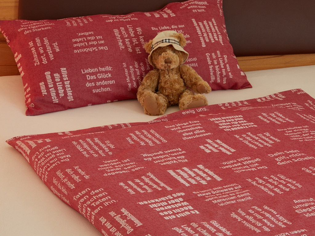 verum textilia by Armin Landskron Produkt-Beispiele Bettwäsche mit eingewebten Zitaten