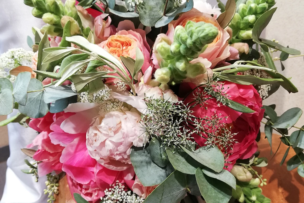 Unternehmen: saisonaler Strauß in rosa - Florentina Blumen, Buymore GmbH