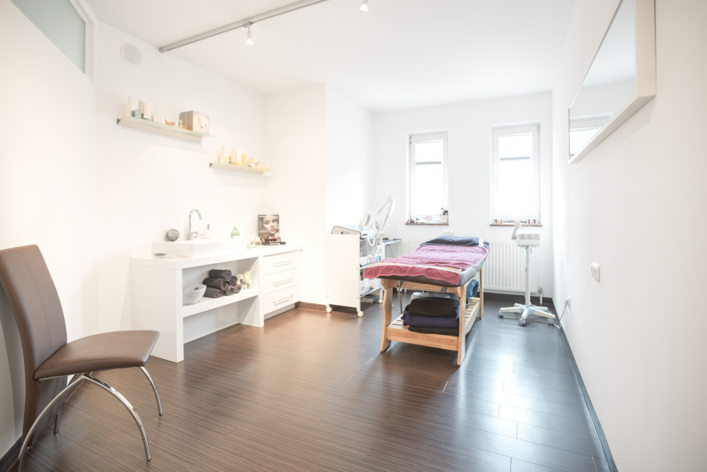 Händler - PLZ 5261 (Österreich) - Cosmetic Judith Adam