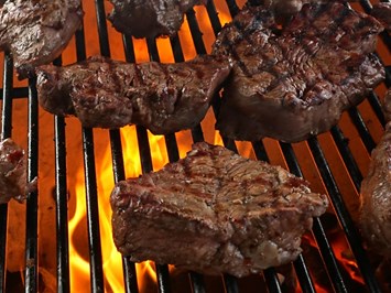 Dorfmetzgerei Helmut KARL Produkt-Beispiele Steaks aus Salzburg