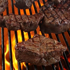 Unternehmen: Dry Aged Steaks - Catering - Outdoorchef Grills - Helmut KARL