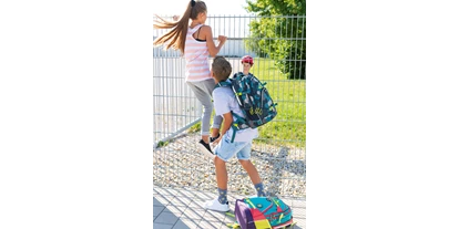 Händler - PLZ 1230 (Österreich) - Zipper, Schnallen, Klett-Patch austauschbar, 
Wasserabweisende Reißverschlüsse, 
Kopfhörerausgang, 
Gepolsterter Tragegriff, 
Aufhängeschlaufe, 
Robuster Rucksackboden. - A. Hagen OHG
