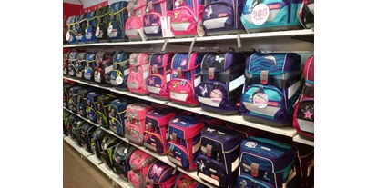 Händler - PLZ 1230 (Österreich) - Bei uns finden sie ein umfangreiches Sortiment an Schultaschen und Rucksäcken. Dazu passend auch eine große Auswahl an Zubehör, Schultüten, Werkkoffer, Pennal, Trinkflasche, Jausenbox, Sportbeutel, Turnbeutel uvm. - A. Hagen OHG
