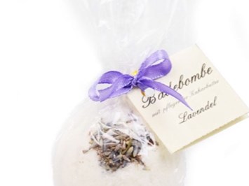 badestubn naturkosmetik Produkt-Beispiele Badebombe Lavendel vegan 135g