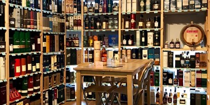 Händler - Zahlungsmöglichkeiten: Bar - Grödig - Unser Laden liegt mitten in der Salzburger Altstadt am Alten Markt 1 (Eingang in der Hutpassage). - Pinkernells Whisky Market Salzburg 
