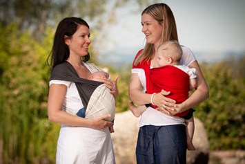 Unternehmen: Du kannst mit dem gleichen Babytuch dein Neugeborenes tragen oder das ältere Geschwisterkind. - Babytuch - das Tragetuch ohne Knoten