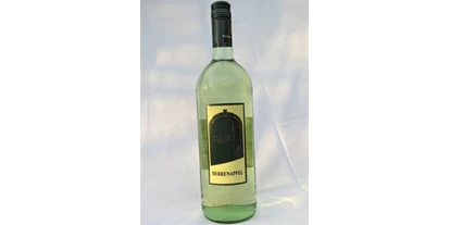 Händler - PLZ 1230 (Österreich) - HERRENAPFEL
sortenreiner Apfelmost +
extra trocken       0,7gRZ/L+
extra stark           alc9%vol+
1L+
enthält Sulfite+
Auszeichnung: GOLD  Ab-Hof Messe Wieselburg 2020 - most atelier wien