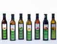 Unternehmen: Unsere Premiumöle, das BIO-Sonnenblumenöl und das Rapsöl werden vor den Toren Salzburgs abgefüllt, das Kürbiskernöl kommt direkt aus der Steiermark und das Olivenöl aus einer kleinen, aber feinen Agrargemeinschaft in Griechenland. Also nicht nur perfekt für die frische und raffinierte Küche, sondern auch nachhaltig! - Viveria GmbH