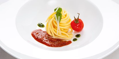 Händler - PLZ 5161 (Österreich) - Egal ob Pastasauce, Woksauce oder klarer Bratensaft, spezielle Produktionsverfahren, ausgesuchte Zutaten, schonend, nach klassischen Rezepturen zubereitet, verleihen unseren Saucen einen unvergleichlichen und vollen Geschmack. - Viveria GmbH