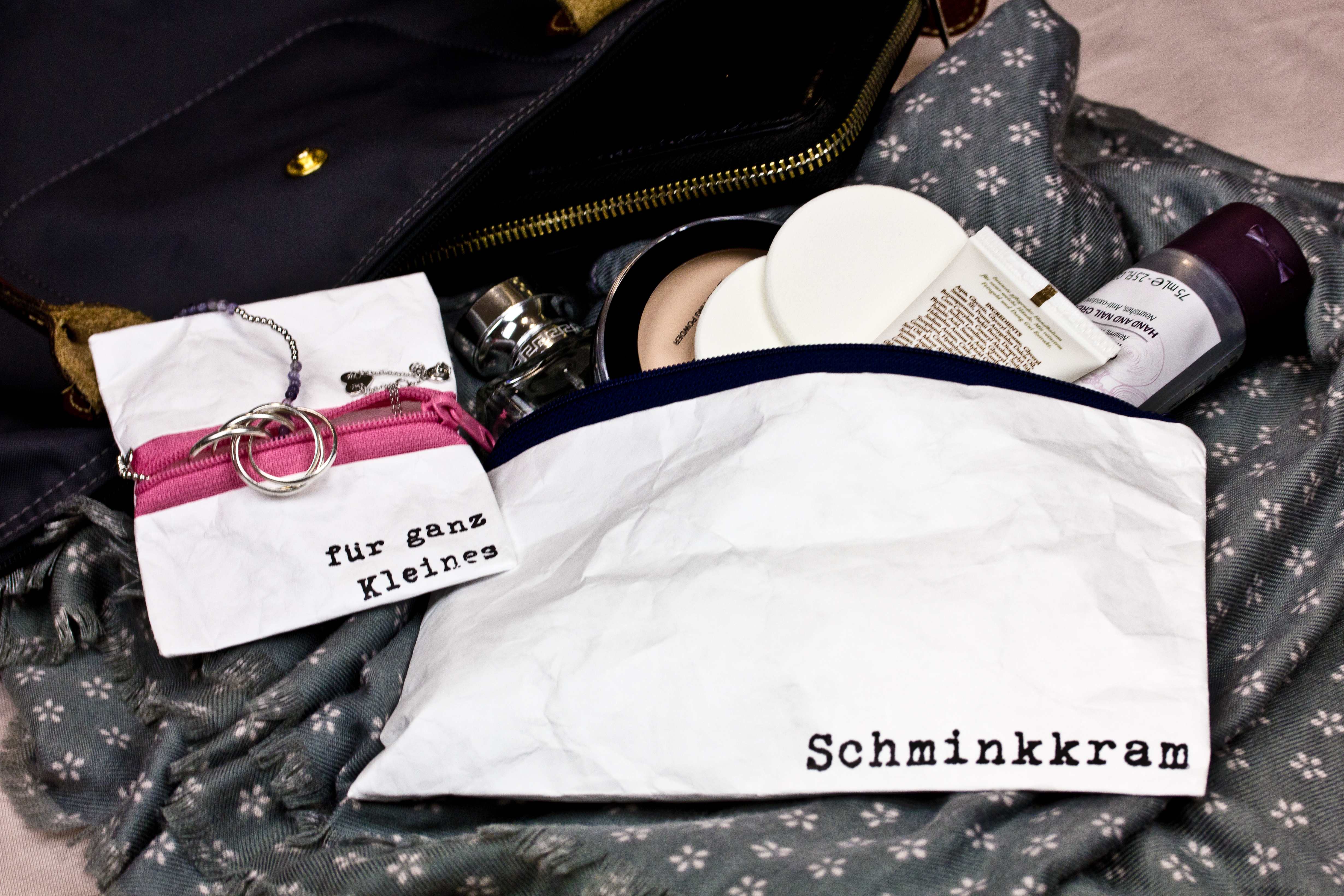 Händler - PLZ 1060 (Österreich) - Taschen wie aus Papier!
für ganz Kleines
Schminkkram - Taschen wie aus Papier!