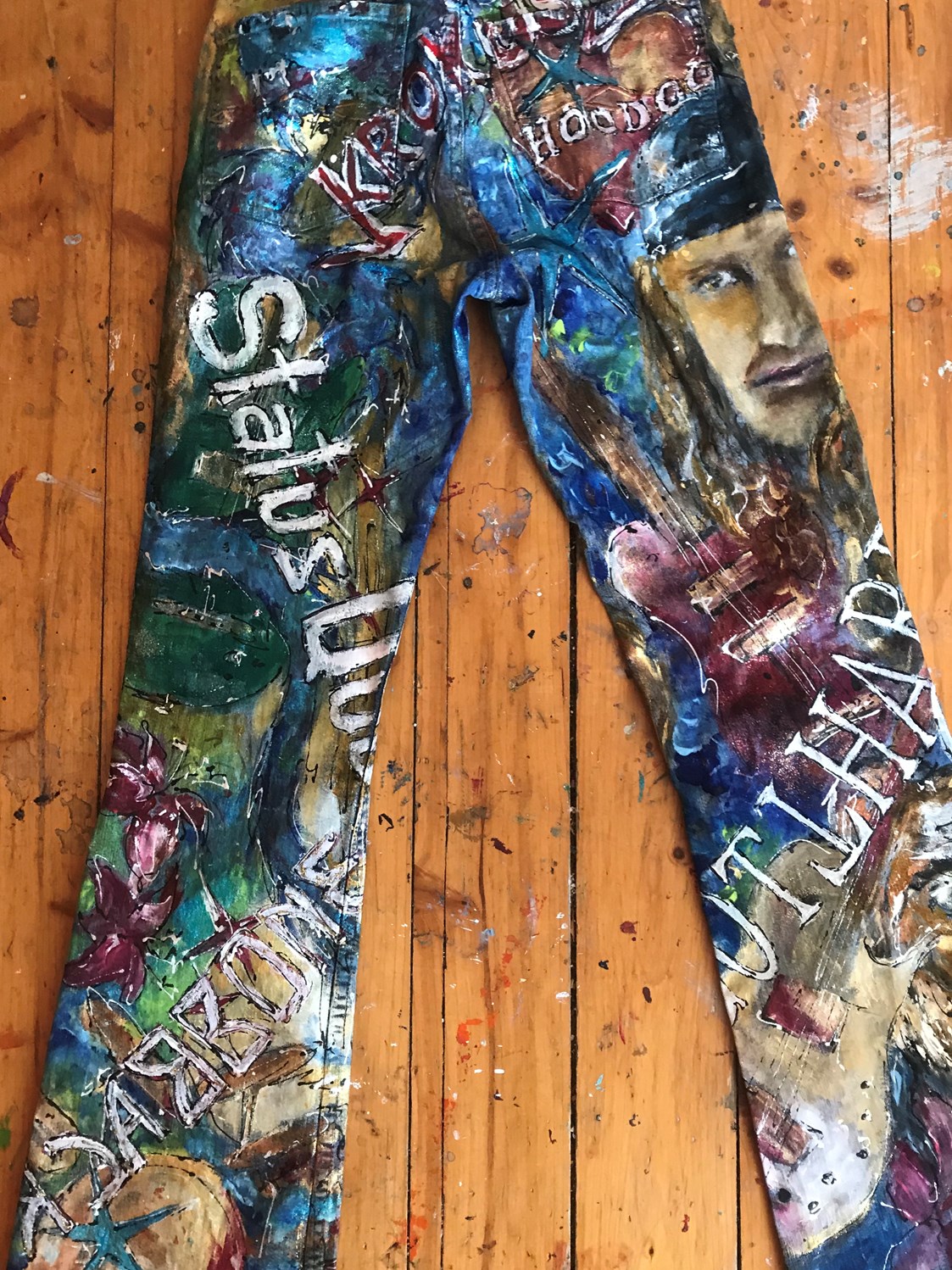 Unternehmen: Bemalte Jeans auf Bestellung - Pistora Art