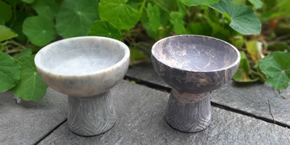 Händler - PLZ 5161 (Österreich) - 004 Räucherkelch € 17.90
Softstone Kelch. H: 12 cm, Ø 12,5 cm - Galerie der Sinne - Mattsee