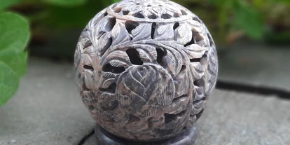 Händler - PLZ 5161 (Österreich) - 014 Räucherkegelhalter € 15.90
Softstone, H 10 cm, Ø 8,5 cm
 - Galerie der Sinne - Mattsee