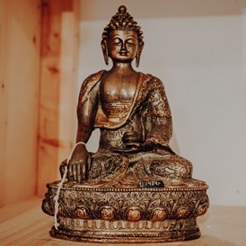 Unternehmen: 023 Buddha-Skulptur €434

 - Galerie der Sinne - Mattsee