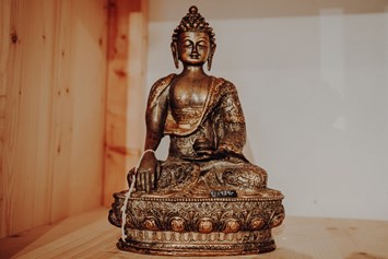 Unternehmen: 023 Buddha-Skulptur €434

 - Galerie der Sinne - Mattsee