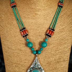Unternehmen: 022 Halskette aus Nepal €55 - Galerie der Sinne - Mattsee