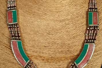 Unternehmen: 024 Halskette aus Nepal €59 - Galerie der Sinne - Mattsee