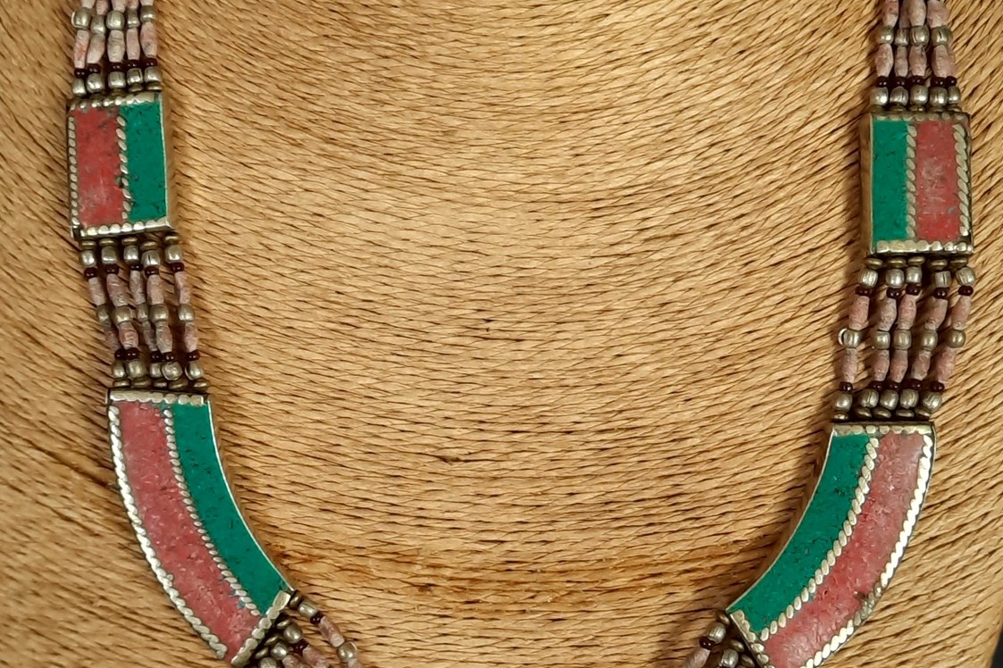 Unternehmen: 024 Halskette aus Nepal €59 - Galerie der Sinne - Mattsee