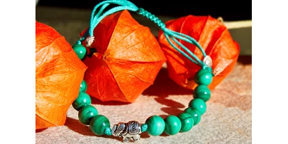 Händler - Salzburg-Stadt Stadt Salzburg - Shambhala Armband
Shambhala ist der Legende nach ein mystischer Ort der Ruhe, der Stille, des Glücks und des seelischen Friedens. Er existiert nicht in der körperlichen Welt, sondern in unserem Innern.  - Anamkara Soul Jewelry 🌿 Zauberhaftes Schmuckhandwerk