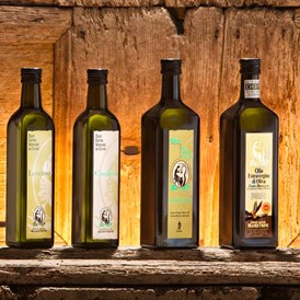 Unternehmen: echtes Olivenöl vom Gardasee/Italien vom Bauern Manestrini - Helgas Genusswelt-Feinkost Spezialtäten