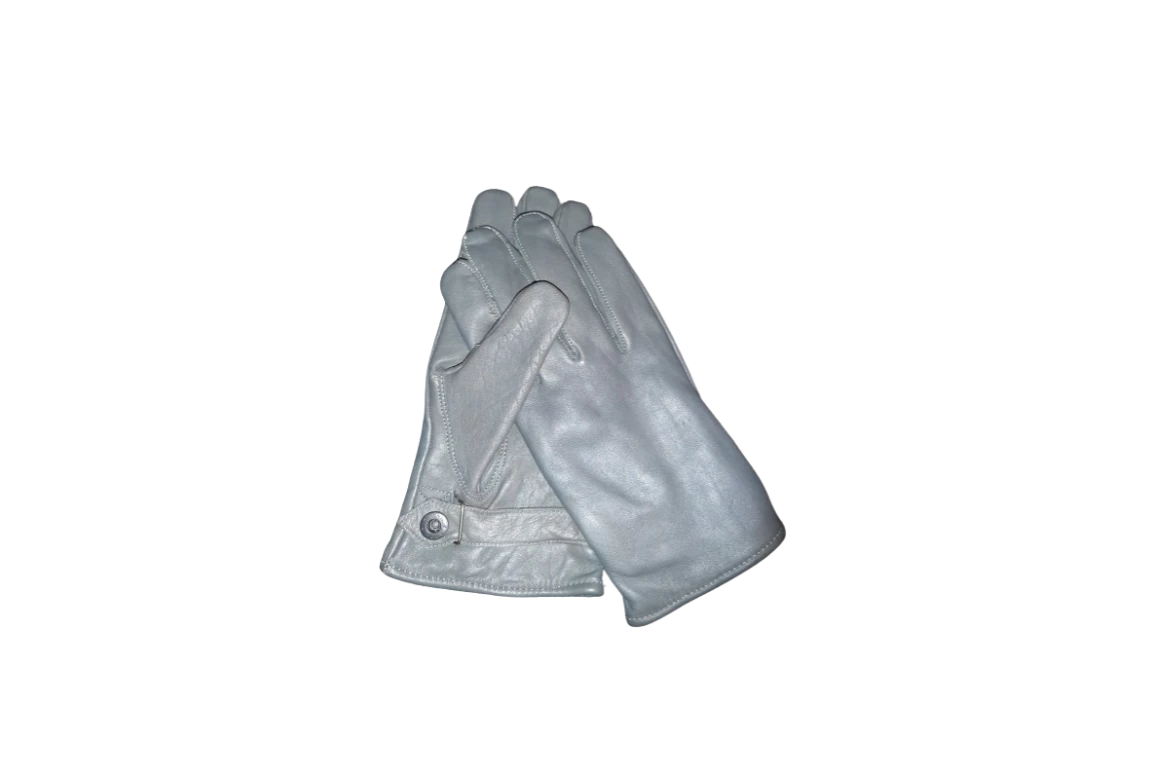 Unternehmen: 100% Leder, Futter 1100% Baumwolle, der klassische Western Handschuh besticht durch seine gute Qualität und beste Verarbeitung. Er kann ganzjährig getragen werden. Das weiche Leder passt sich wunderbar der Handform an und sorgt für optimalen Tragekomfort. Durch einen Druckknopfverschluss am Handgelenk kann die Weite individuell angepasst werden. 10 = ca 11,5cm am vorderen Handrücken gemessen. - Joc's Country Corner