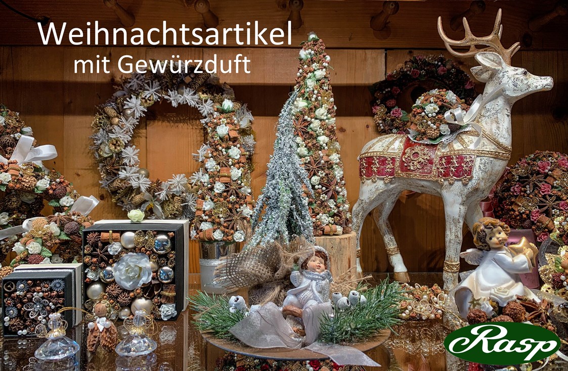 Unternehmen: Weihnachtsschmuck in weiß mit Gewürzduft - Rasp Salzburg - Gewürzgebinde Hochzeitsanstecker Kunstblumen