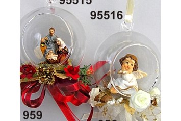 Unternehmen: Glaskugel mit Hl.Familie und Engel mit  Gewürzdeko zu Aufhängen - Rasp Salzburg - Gewürzgebinde Hochzeitsanstecker Kunstblumen