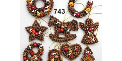 Händler - PLZ 5161 (Österreich) - Gewürznelken-Ornamente feiner Nelkenduft - Rasp Salzburg - Gewürzgebinde Hochzeitsanstecker Kunstblumen
