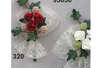 Unternehmen: Hochzeitsanstecker mit Diorrosen - Rasp Salzburg - Gewürzgebinde Hochzeitsanstecker Kunstblumen