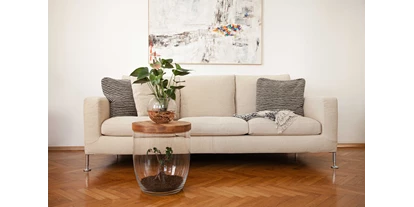 Händler - PLZ 5161 (Österreich) - Unsere Möbel und WohnAccessoires bringen pflegeleichtes PflanzenDesign in eure Innenräume! 🌱
Ihr findet bei uns außergewöhnliche Pflanzen, die auf besondere Art und Weise pflegeleichte Natur in eure Räume bringen. Lasst euch inspirieren und findet eure perfekte Pflanze oder das perfekte Geschenk für einen Pflanzenliebhaber! - Wunderwelt OG