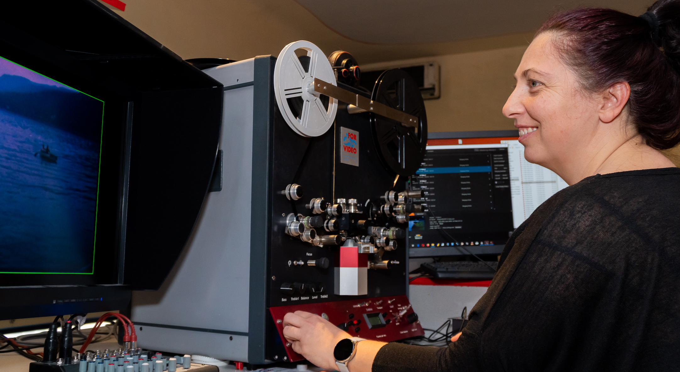 Händler - Wien-Stadt Landstraße - Das Aufbereiten analoger Filme, Videos und Tonträger ist ein technischer Vorgang, welcher umfangreiches Fachwissen im Bereich analoger Techniken voraussetzt. Genau in diesem Bereich hat FORVIDEO in den letzten 40 Jahren immense Kompetenz aufgebaut. 
FORVIDEO ist darauf spezialisiert, analoge Aufnahmen abzutasten, zu überspielen oder zu scannen und damit digital zugänglich zu machen. Dabei werden alte Schätze in praktisch allen Formaten (Profi- und Amateurformate) und deren besondere Qualitäten gerettet und aufgewertet.
 - FORVIDEO - Film & Foto Digitalisierung; im Herzen Wiens