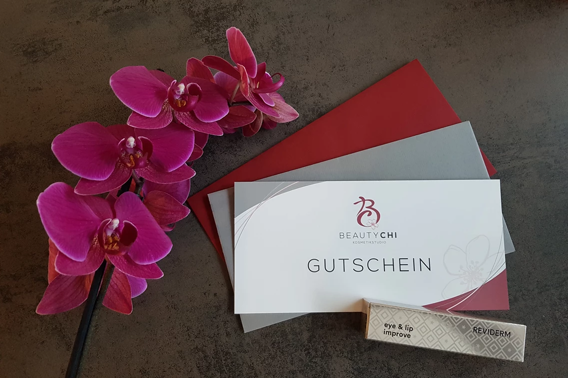 Unternehmen: Gutscheine

Schenken Sie Entspannung und Freude mit den Gutscheinen von BEAUTYCHI!
​
Zum Geburtstag, als Dankeschön oder einfach um jemanden eine Freude zu bereiten - mit einem Gutschein von BEAUTYCHI liegen Sie garantiert richtig!

Der Betrag kann individuell gewählt werden und mit den farblich abgestimmten Umschlägen können Sie die Gutscheine ohne zusätzliche Verpackung direkt verschenken. - BEAUTYCHI